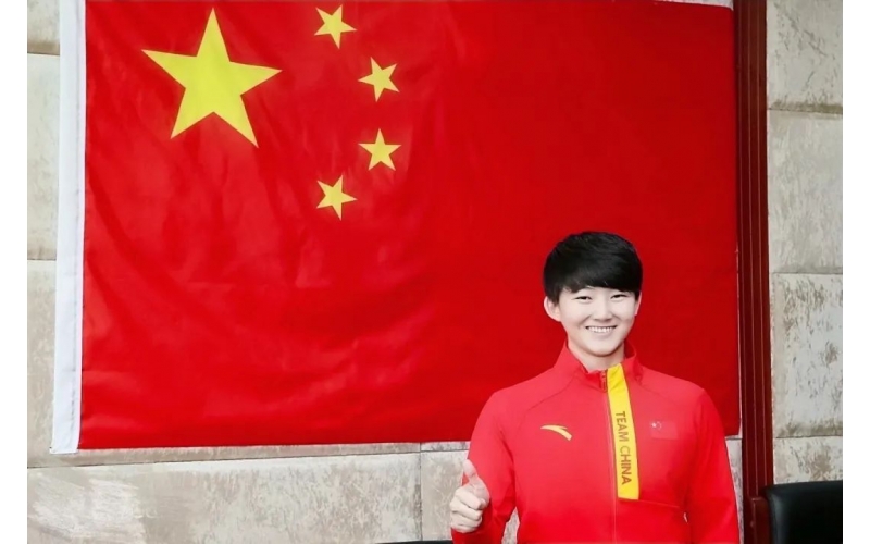 來了，世界冠軍宮乃瑩！